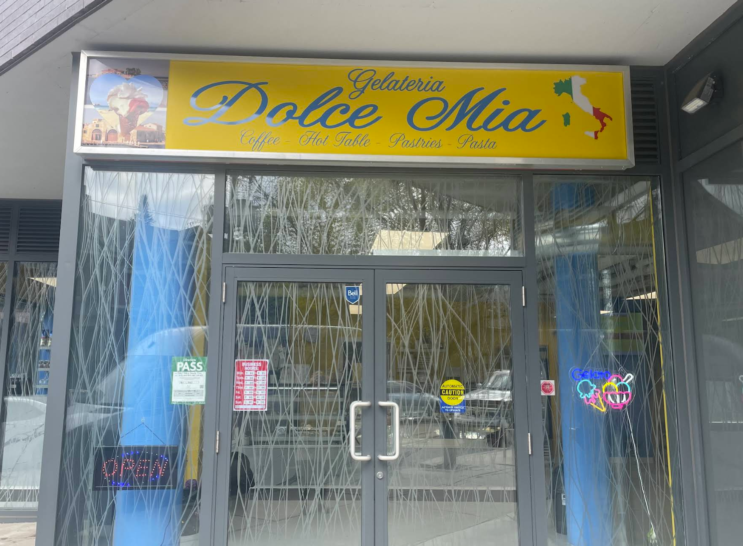 Entrance sign and storefront of Gelateria Dolce Mia